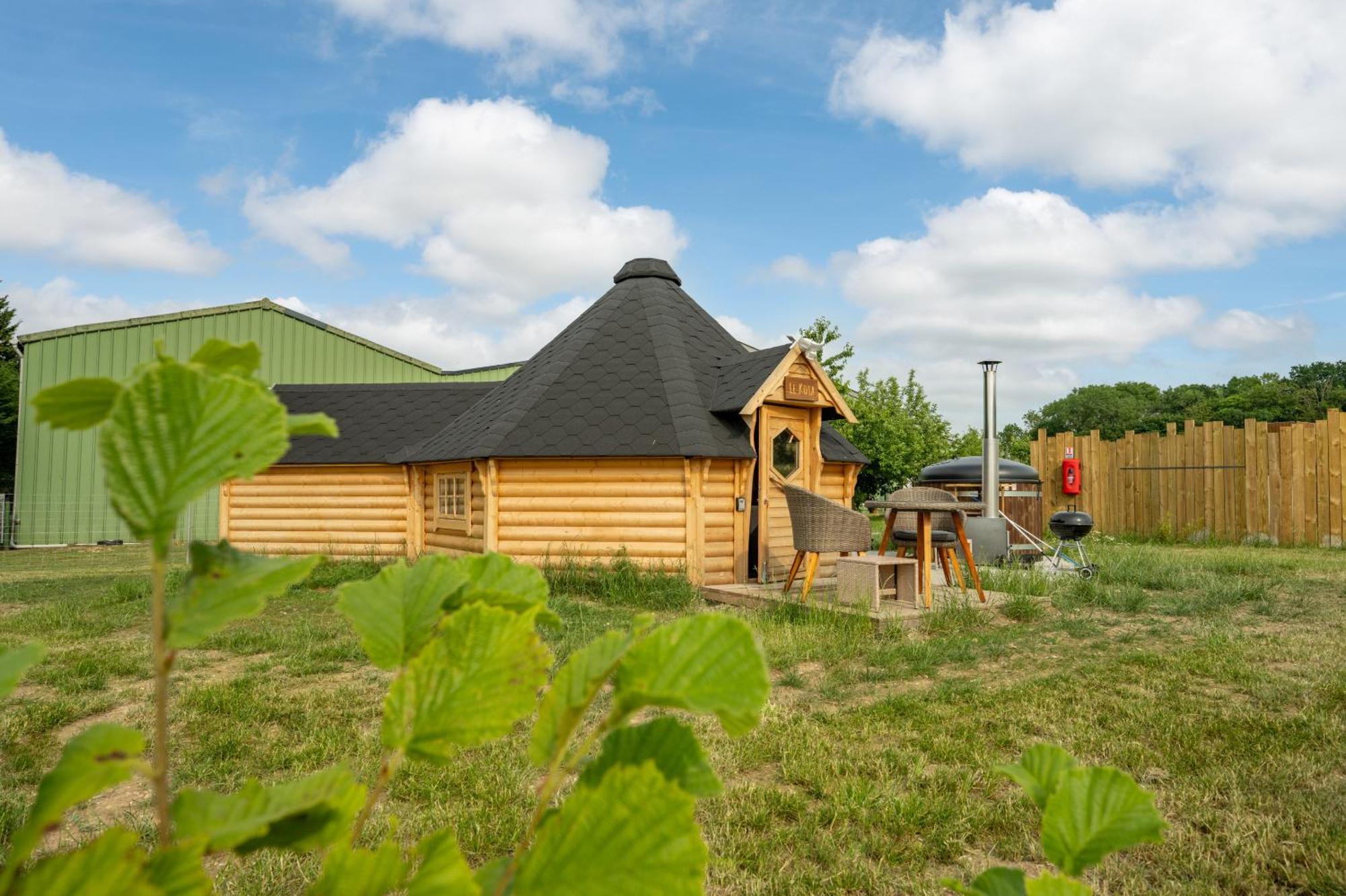 Logements Insolites A La Ferme - Yourte, Kota Ou Pod Farbus Oda fotoğraf