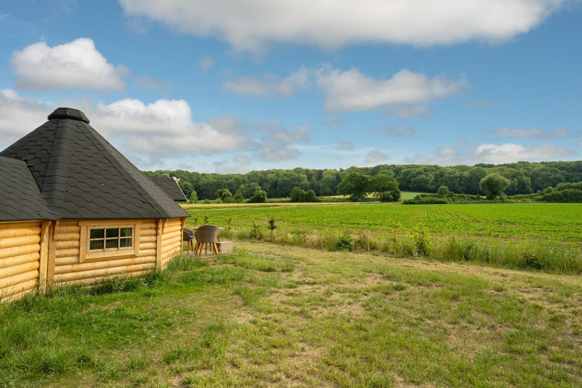 Logements Insolites A La Ferme - Yourte, Kota Ou Pod Farbus Oda fotoğraf